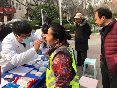 佛山苑社區(qū)舉辦愛牙護(hù)牙義診活動(dòng)，為居民健康護(hù)航